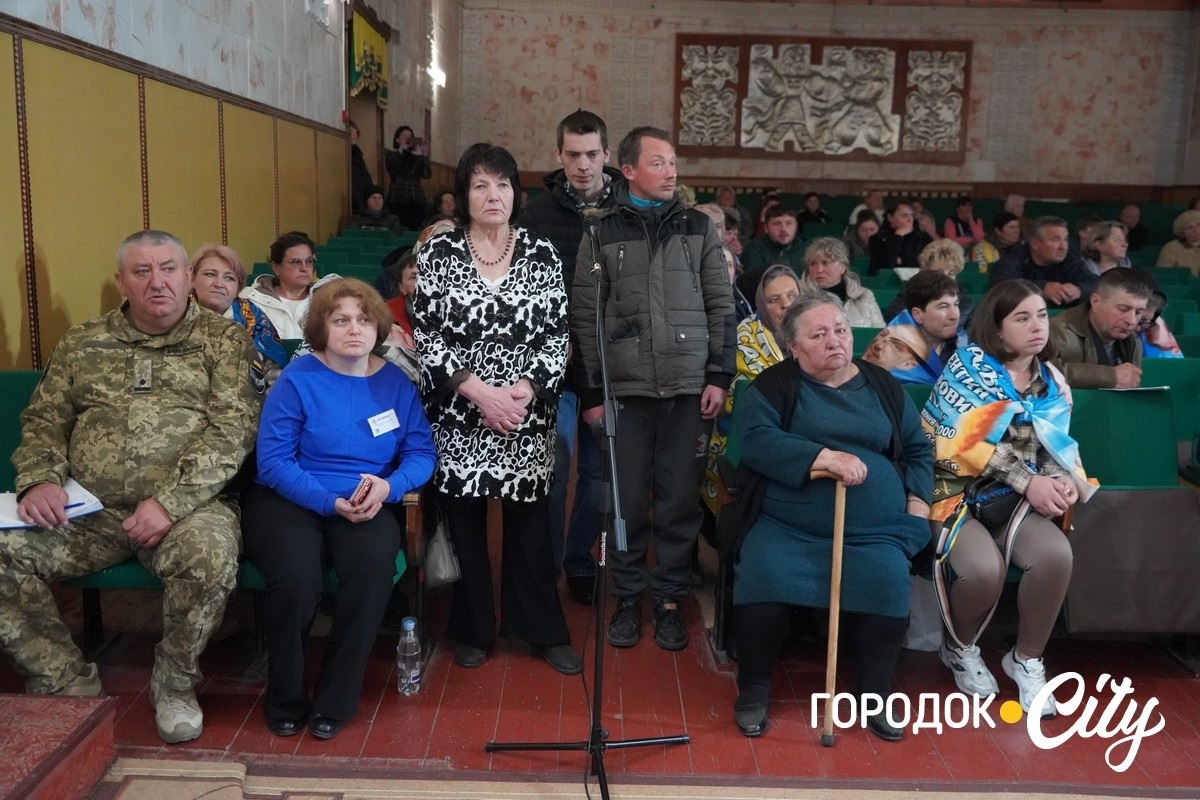 У Городку родини зниклих безвісти воїнів зустрілися з представницею Омбудсмана