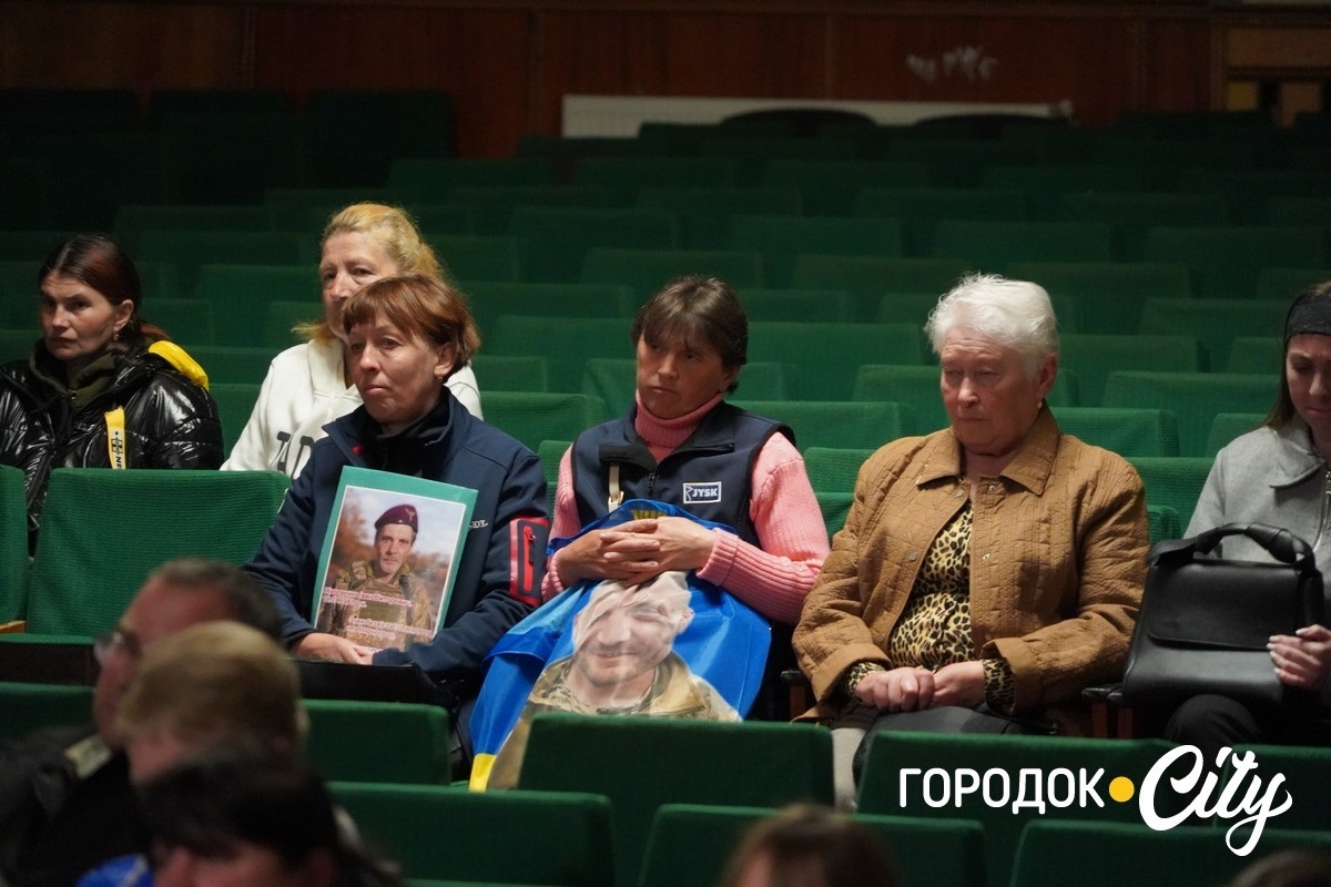 У Городку родини зниклих безвісти воїнів зустрілися з представницею Омбудсмана