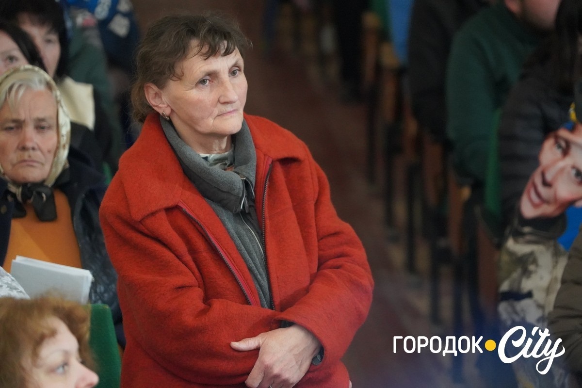 У Городку родини зниклих безвісти воїнів зустрілися з представницею Омбудсмана