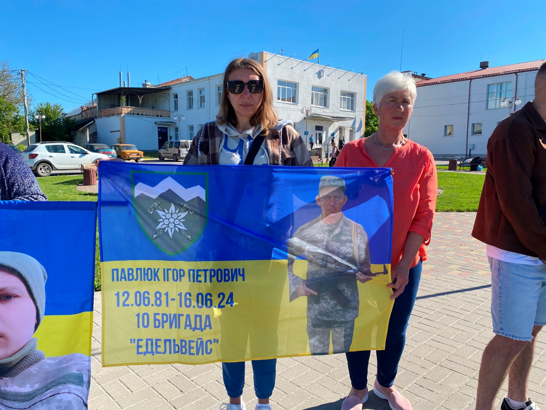 «Безвісти зниклий — не забутий»: у Сатанові відбулася мирна акція на підтримку родин військових