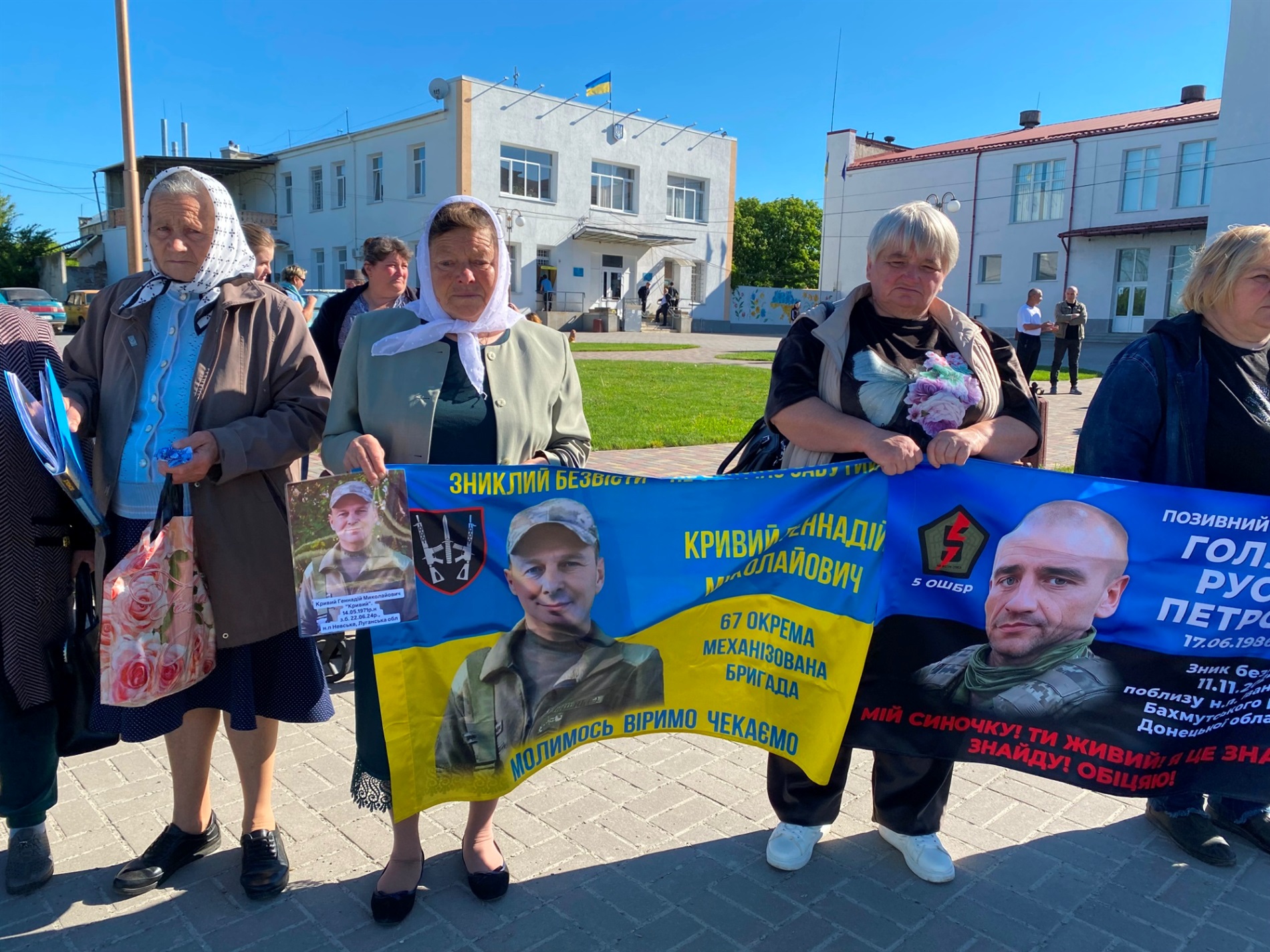 «Безвісти зниклий — не забутий»: у Сатанові відбулася мирна акція на підтримку родин військових