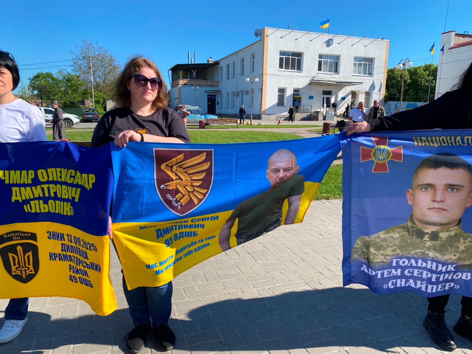 «Безвісти зниклий — не забутий»: у Сатанові відбулася мирна акція на підтримку родин військових