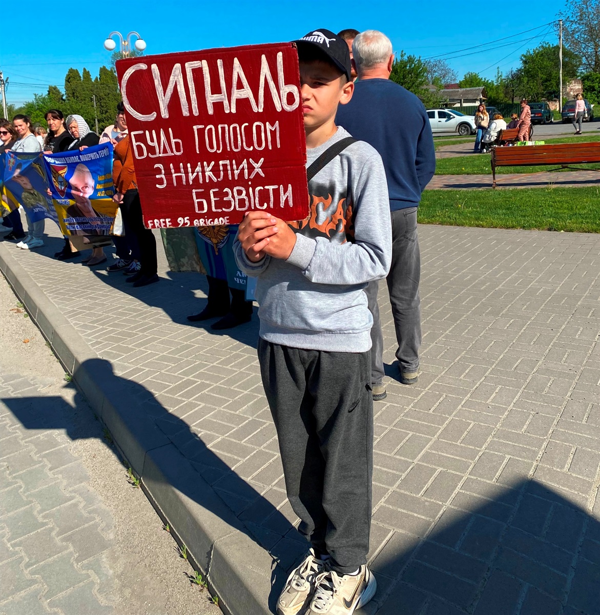 «Безвісти зниклий — не забутий»: у Сатанові відбулася мирна акція на підтримку родин військових