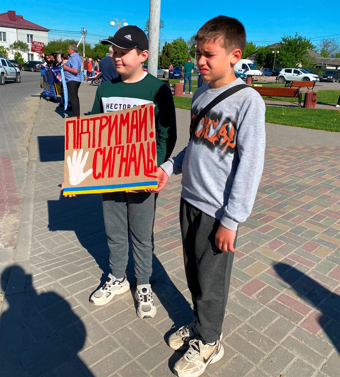 «Безвісти зниклий — не забутий»: у Сатанові відбулася мирна акція на підтримку родин військових