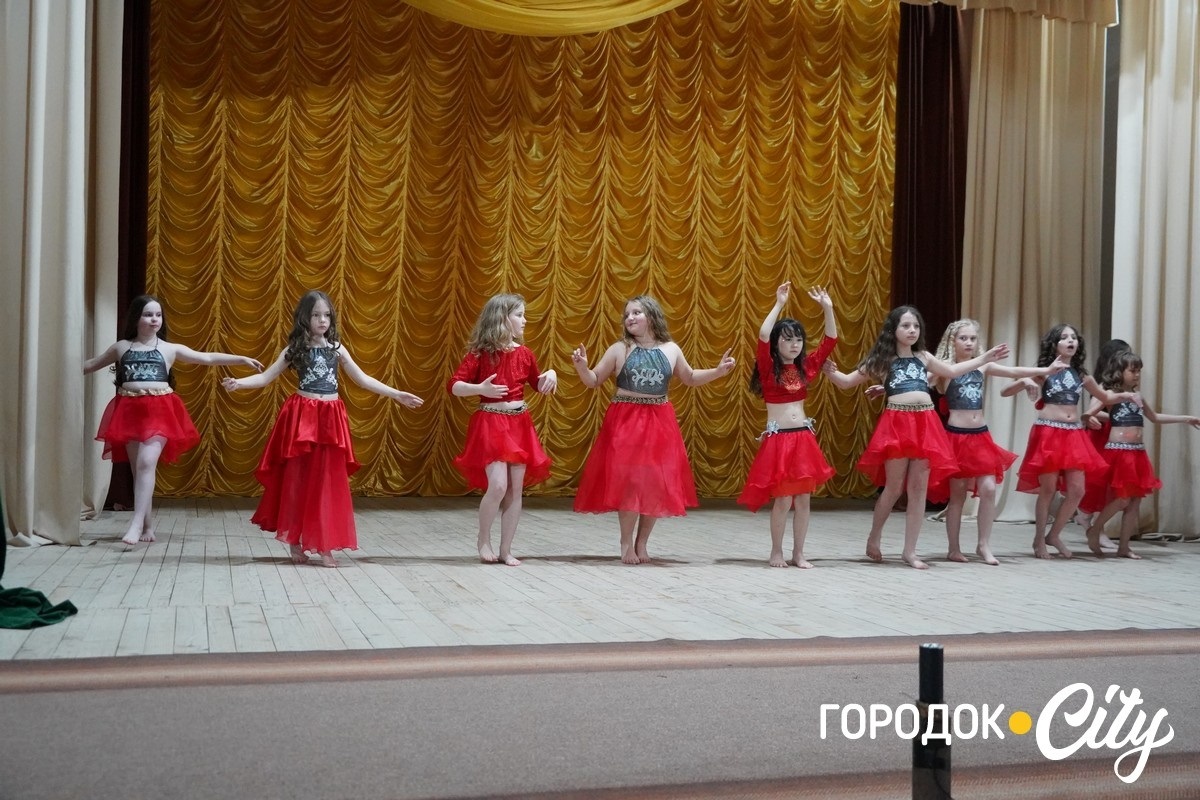 Східні мотиви у Городку. Колектив «Divus» відзвітував концертом «Моя сім’я, моє життя»