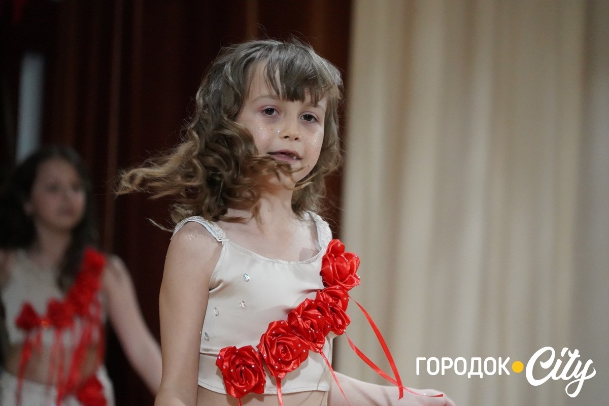 Східні мотиви у Городку. Колектив «Divus» відзвітував концертом «Моя сім’я, моє життя»