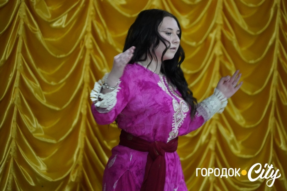 Східні мотиви у Городку. Колектив «Divus» відзвітував концертом «Моя сім’я, моє життя»