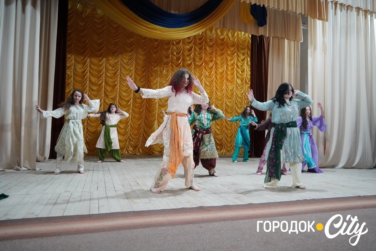 Східні мотиви у Городку. Колектив «Divus» відзвітував концертом «Моя сім’я, моє життя»