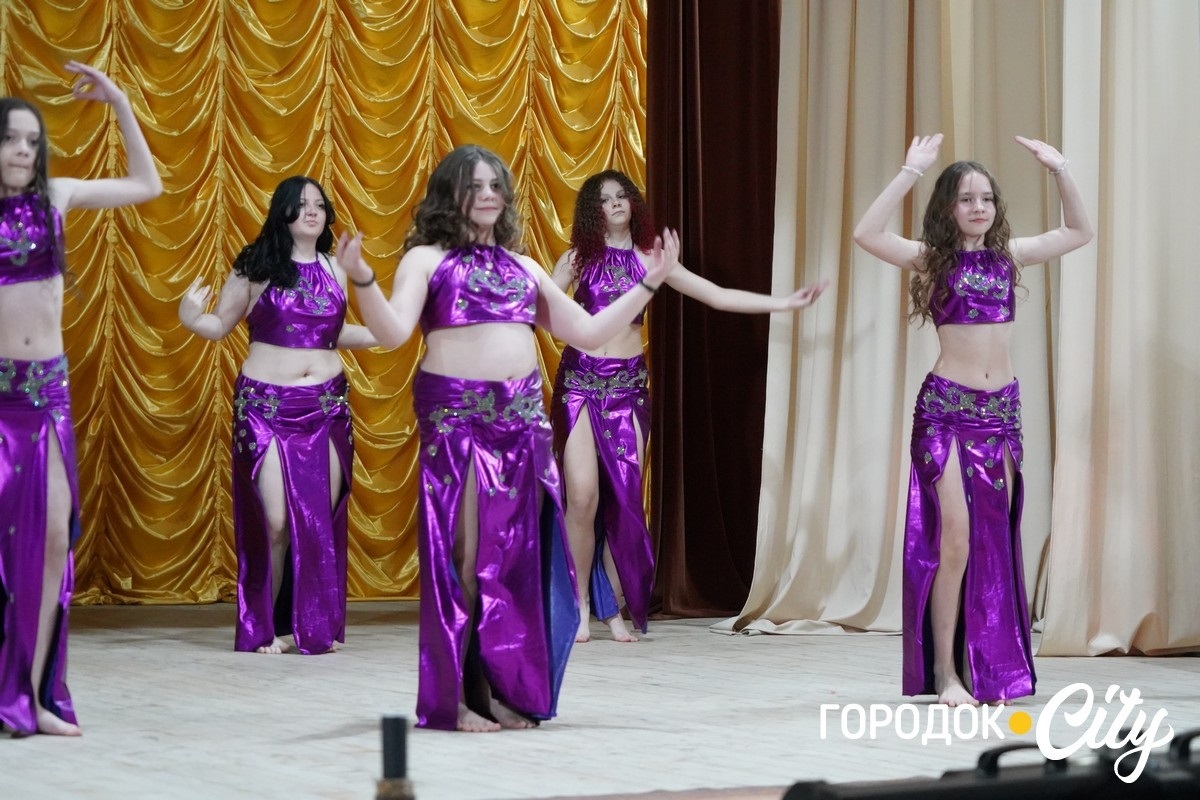 Східні мотиви у Городку. Колектив «Divus» відзвітував концертом «Моя сім’я, моє життя»