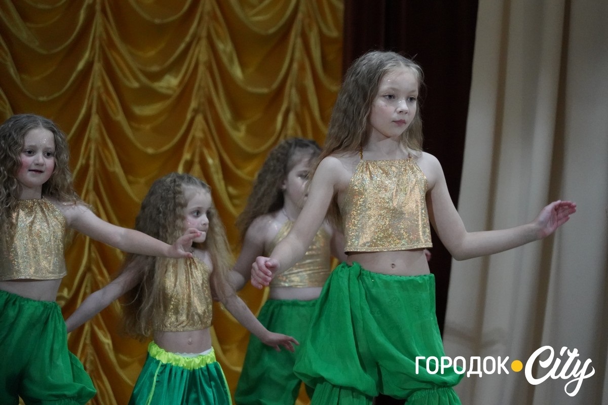 Східні мотиви у Городку. Колектив «Divus» відзвітував концертом «Моя сім’я, моє життя»