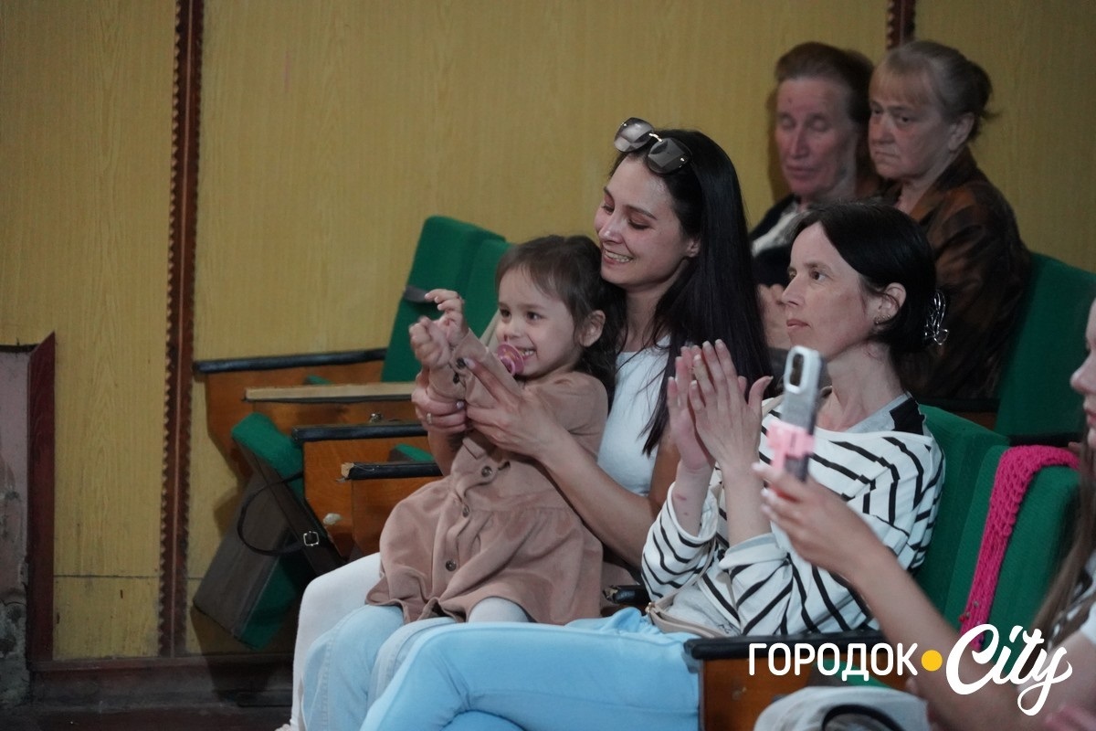 Східні мотиви у Городку. Колектив «Divus» відзвітував концертом «Моя сім’я, моє життя»