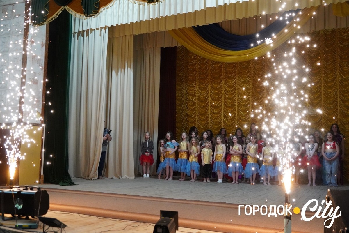Східні мотиви у Городку. Колектив «Divus» відзвітував концертом «Моя сім’я, моє життя»