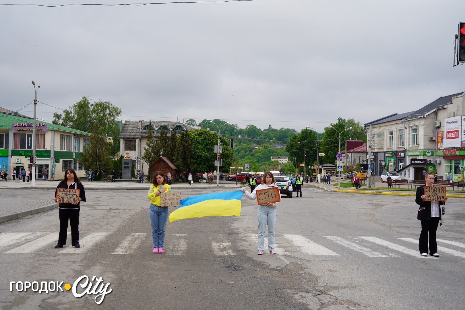 У Городку відзначили День вишиванки: фоторепортаж із центру міста