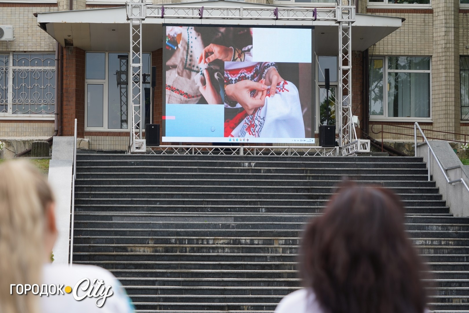 У Городку відзначили День вишиванки: фоторепортаж із центру міста