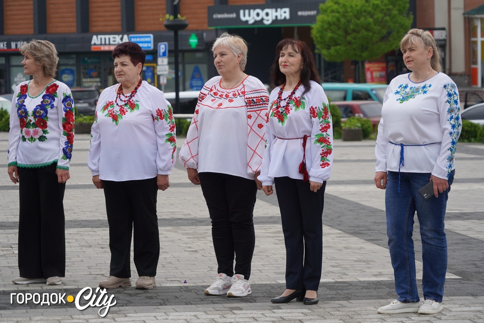 У Городку відзначили День вишиванки: фоторепортаж із центру міста