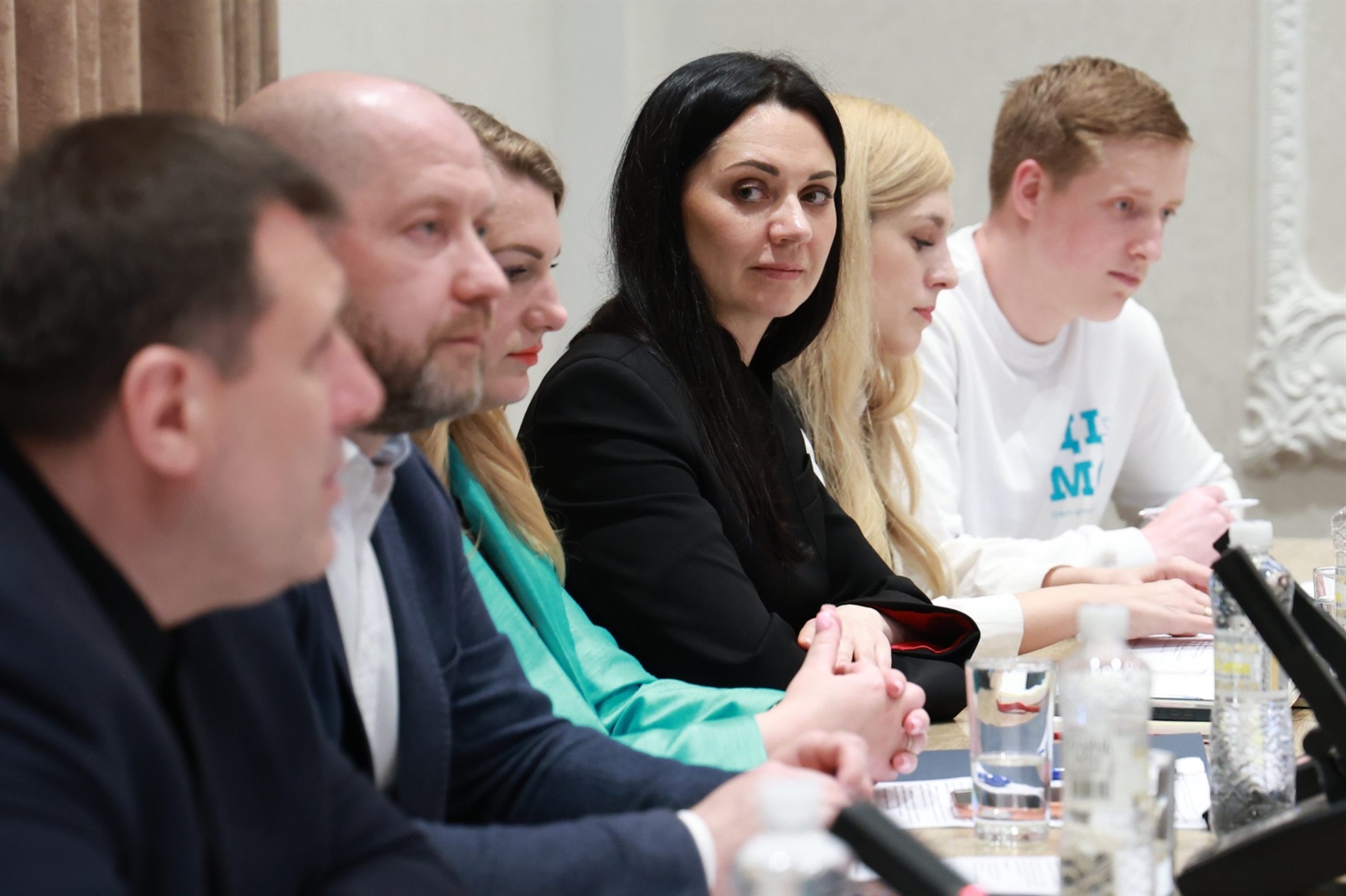 Стати опорою: як на Хмельниччині впроваджуватимуть інститут наставництва