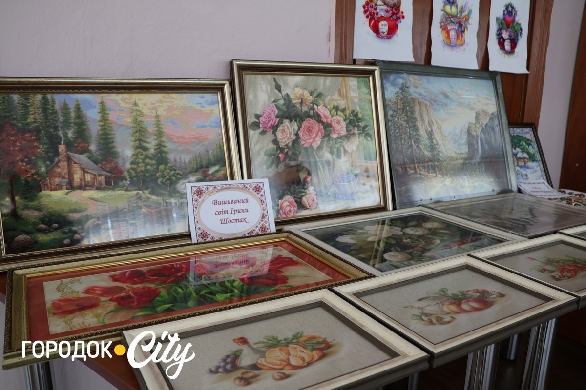 «Для мене вишивка — це антистрес». У Городку майстрині зібралися на гостину