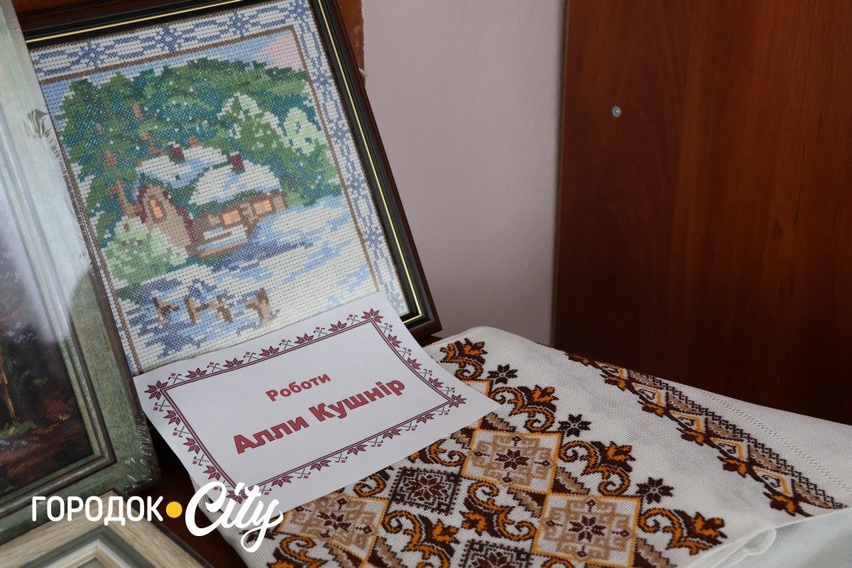 «Для мене вишивка — це антистрес». У Городку майстрині зібралися на гостину