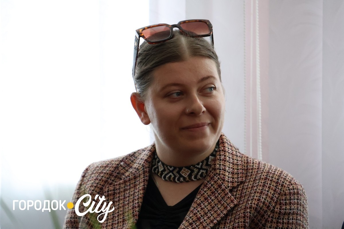 «Для мене вишивка — це антистрес». У Городку майстрині зібралися на гостину
