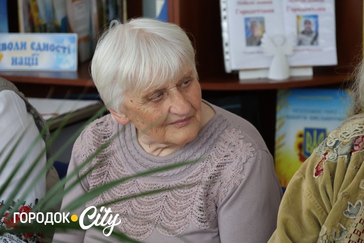 «Для мене вишивка — це антистрес». У Городку майстрині зібралися на гостину