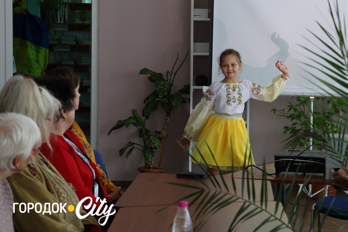 «Для мене вишивка — це антистрес». У Городку майстрині зібралися на гостину