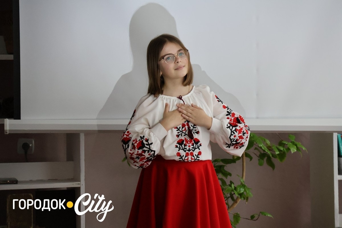 «Для мене вишивка — це антистрес». У Городку майстрині зібралися на гостину