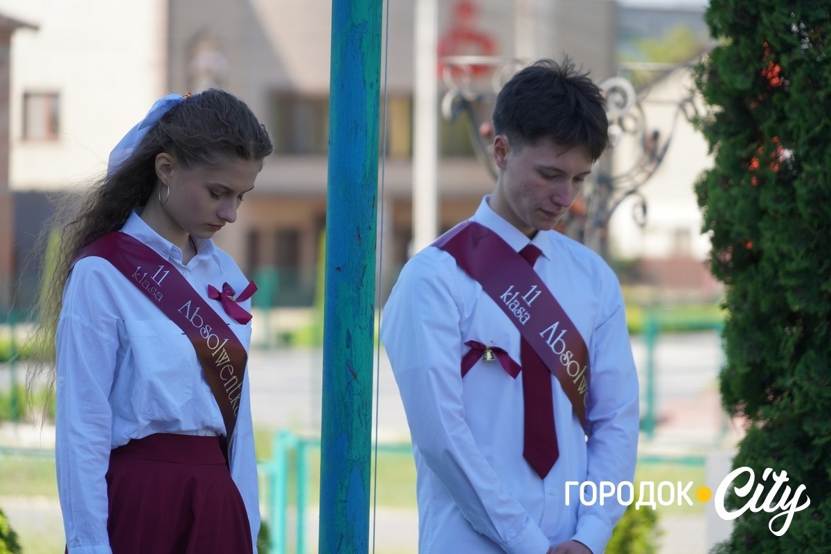 «Тільки сміливі мають щастя». У Городоцькому ліцеї №3 пролунав останній дзвоник