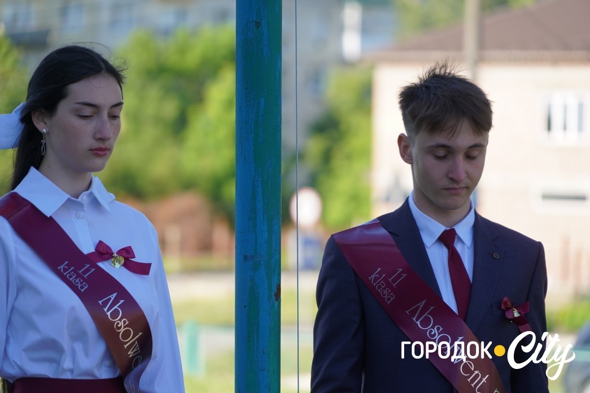 «Тільки сміливі мають щастя». У Городоцькому ліцеї №3 пролунав останній дзвоник