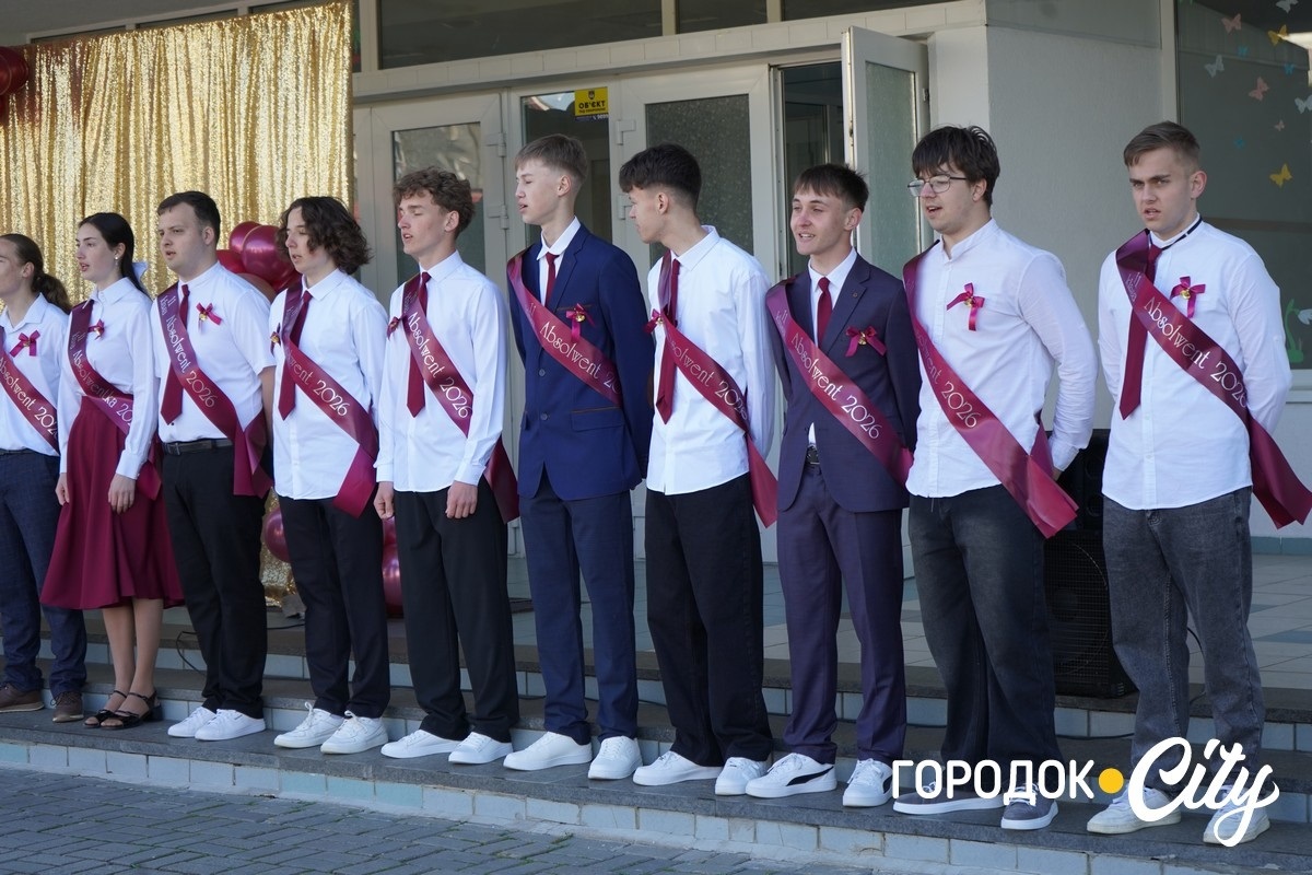 «Тільки сміливі мають щастя». У Городоцькому ліцеї №3 пролунав останній дзвоник