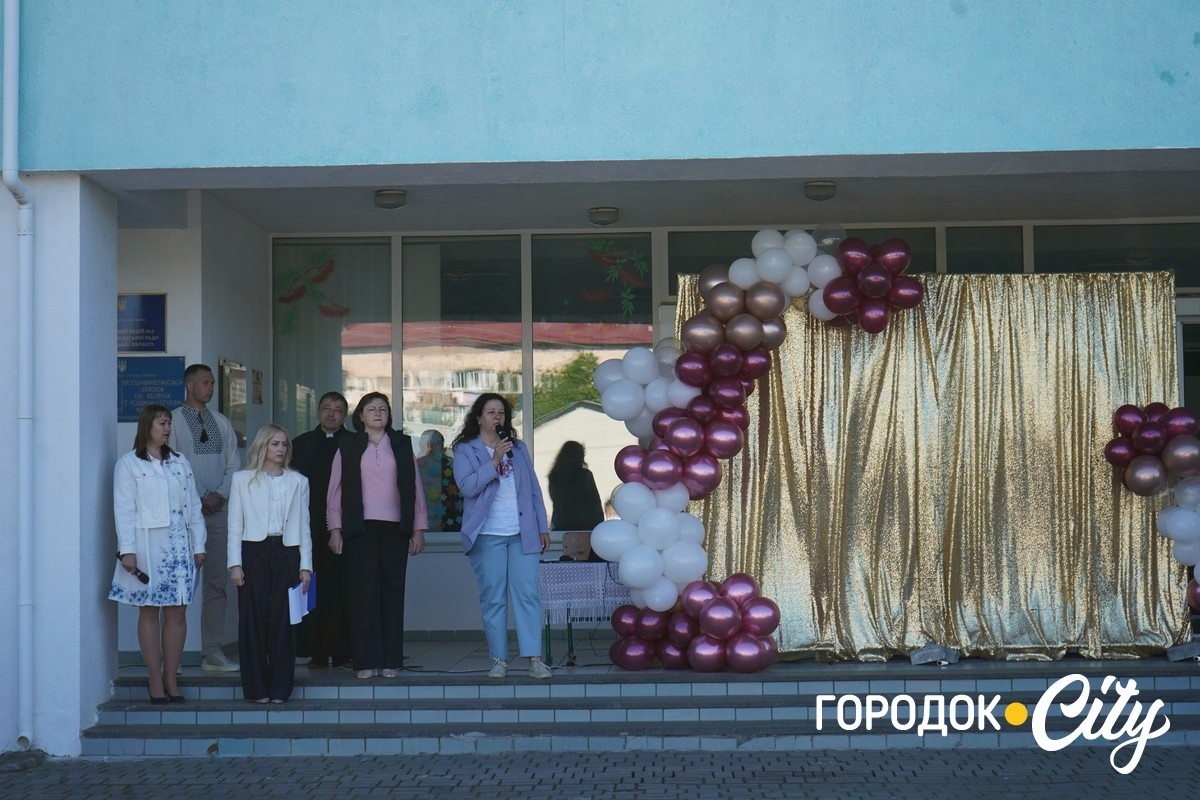 «Тільки сміливі мають щастя». У Городоцькому ліцеї №3 пролунав останній дзвоник