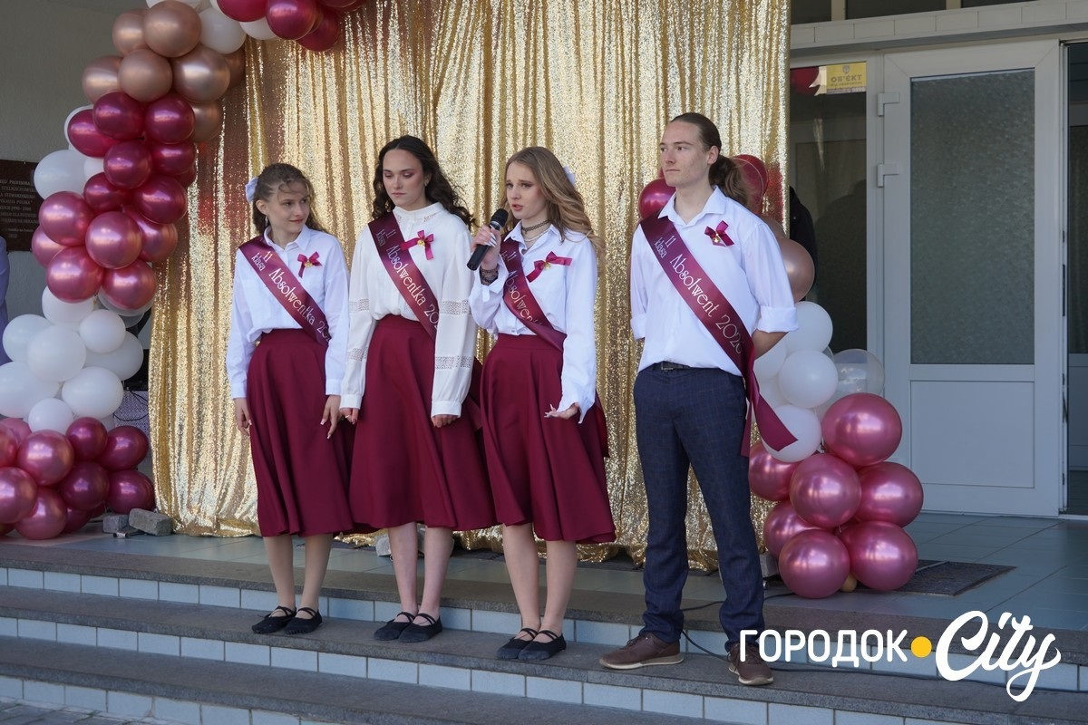 «Тільки сміливі мають щастя». У Городоцькому ліцеї №3 пролунав останній дзвоник