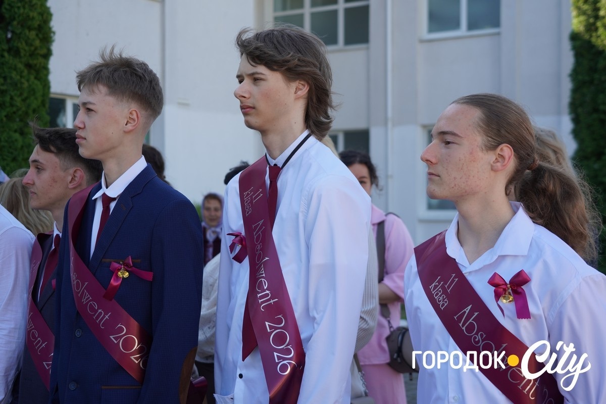 «Тільки сміливі мають щастя». У Городоцькому ліцеї №3 пролунав останній дзвоник