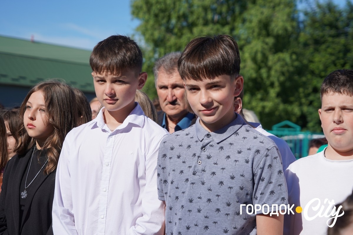 «Тільки сміливі мають щастя». У Городоцькому ліцеї №3 пролунав останній дзвоник