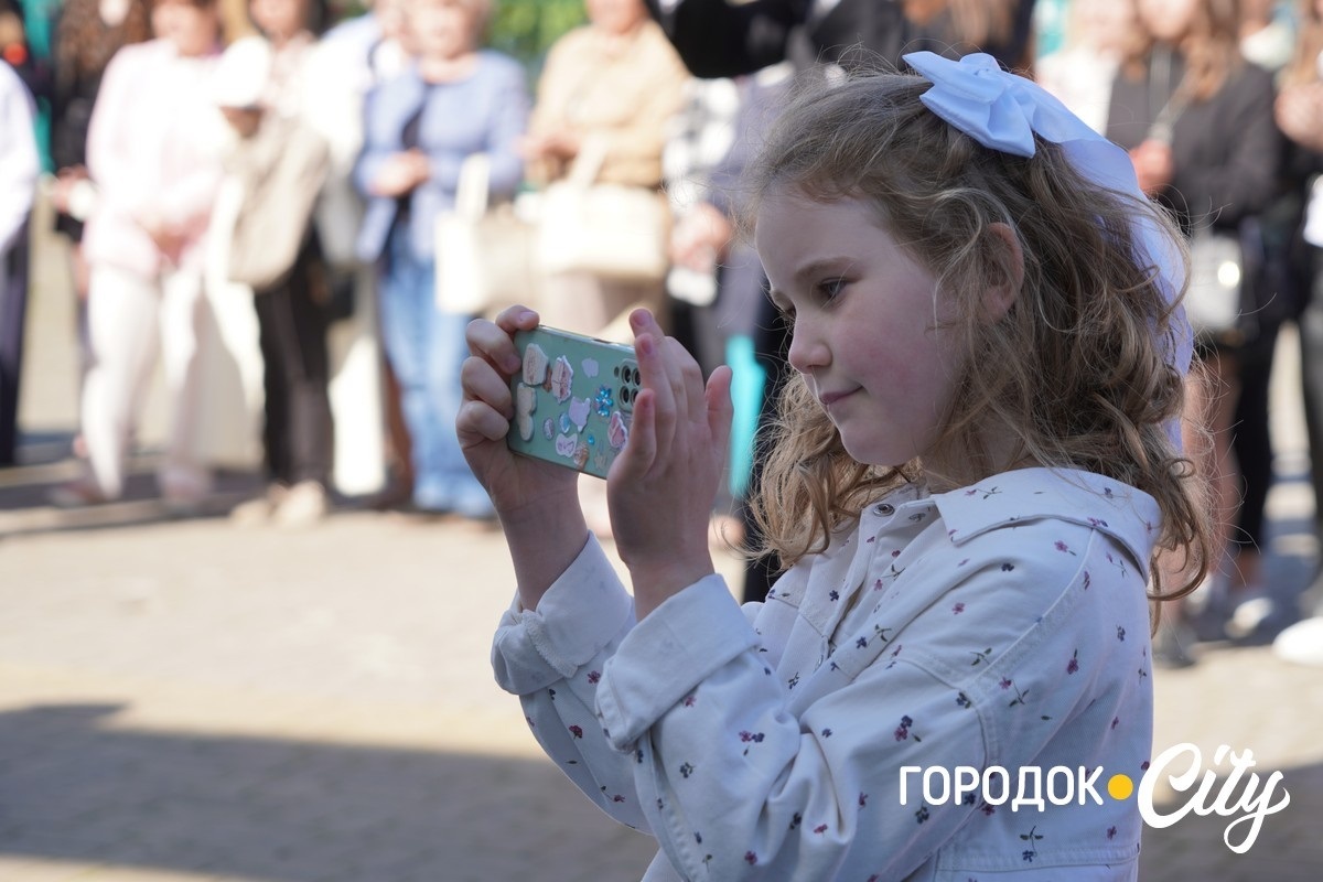 «Тільки сміливі мають щастя». У Городоцькому ліцеї №3 пролунав останній дзвоник