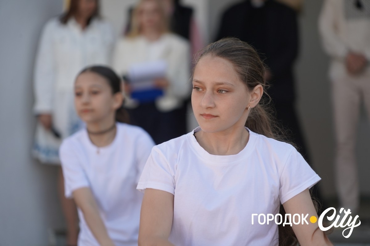 «Тільки сміливі мають щастя». У Городоцькому ліцеї №3 пролунав останній дзвоник