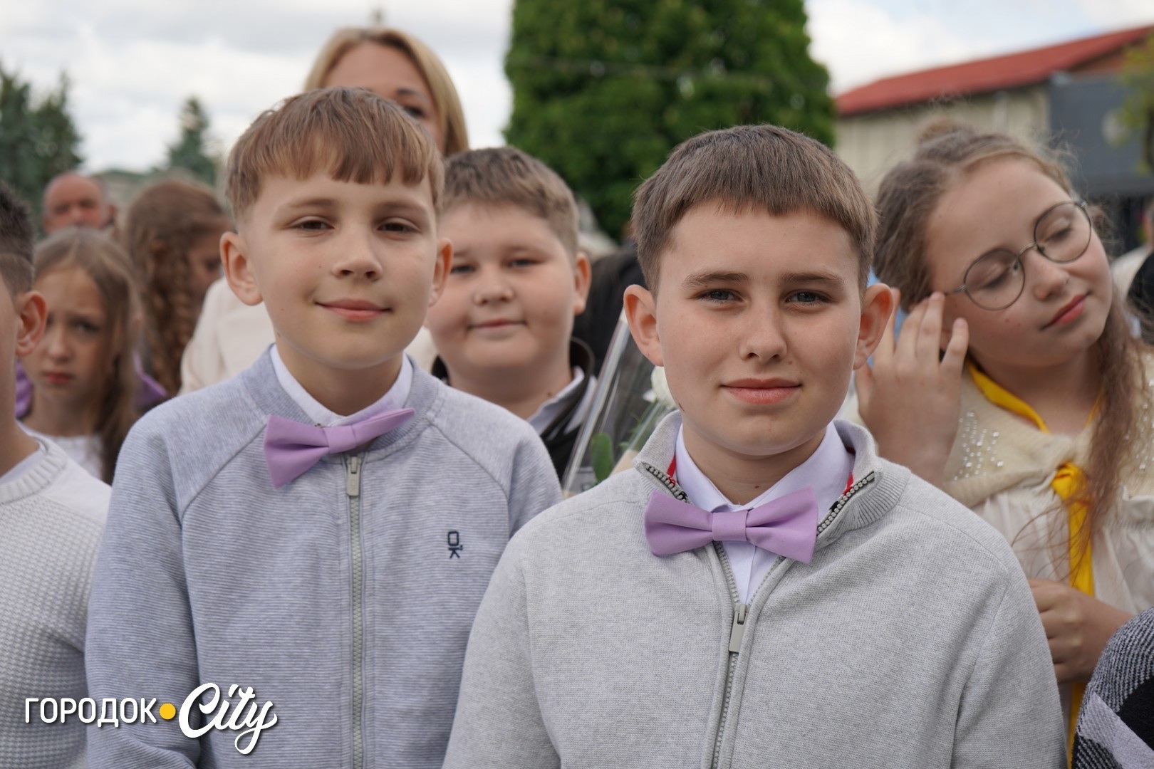 «Попереду доросле життя»: у Городку пролунав останній дзвоник для 57 випускників ліцею №1
