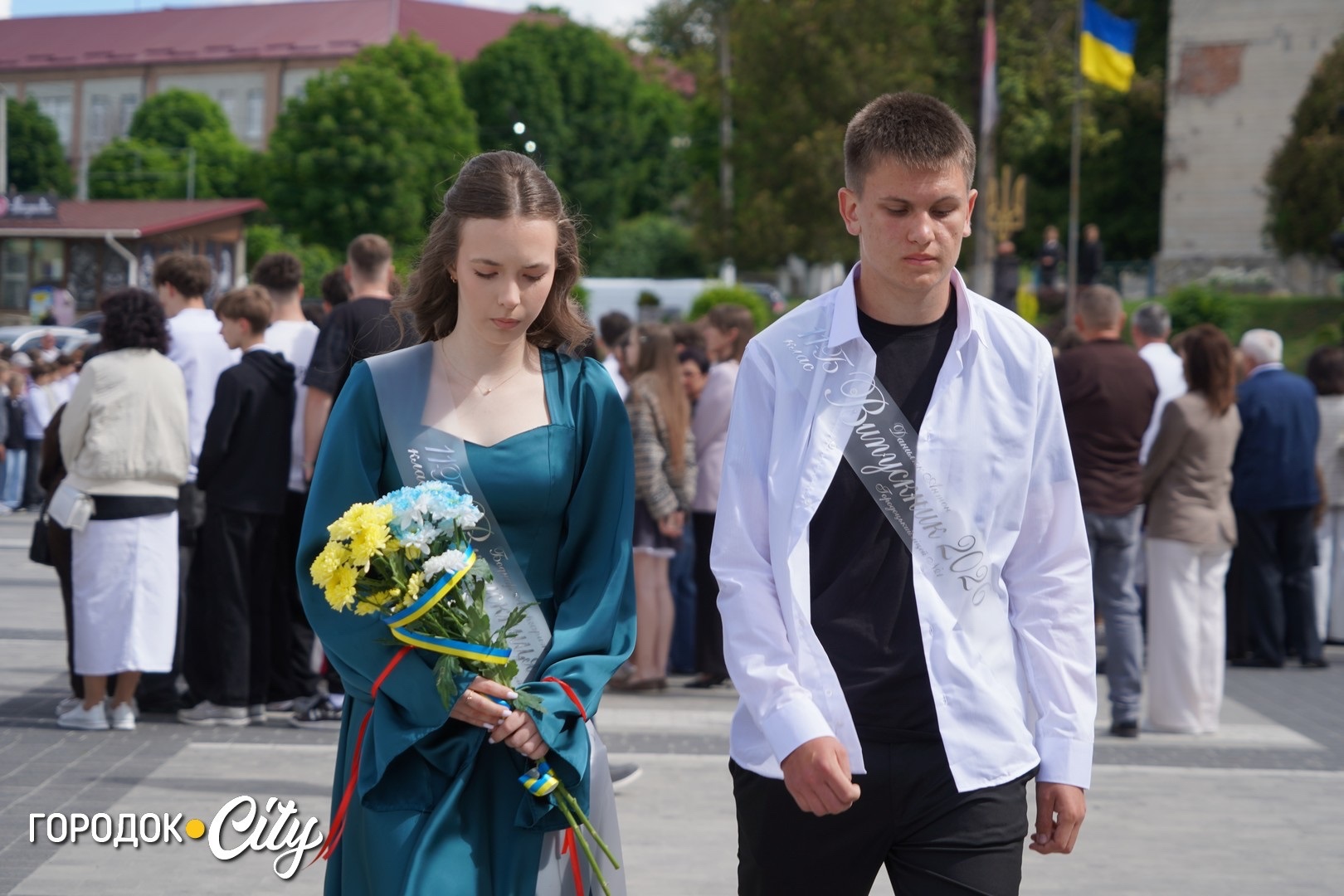 «Попереду доросле життя»: у Городку пролунав останній дзвоник для 57 випускників ліцею №1