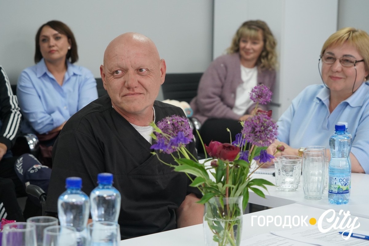 Чи зручний Городок для всіх: у місті перевірили громадські простори