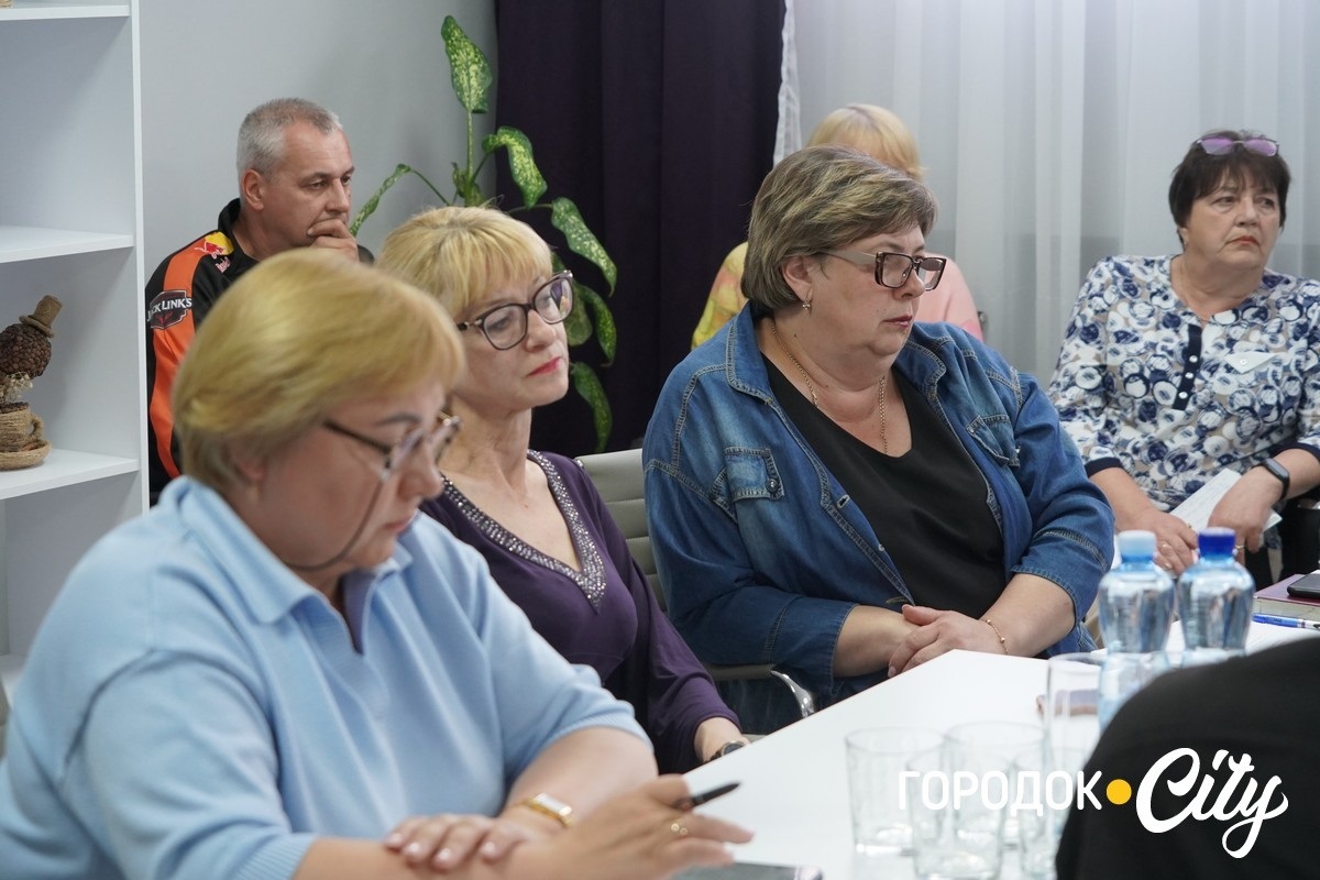 Чи зручний Городок для всіх: у місті перевірили громадські простори