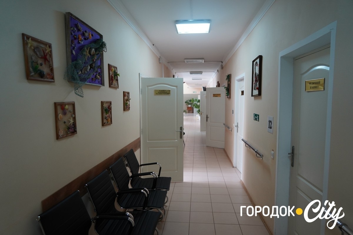 Чи зручний Городок для всіх: у місті перевірили громадські простори