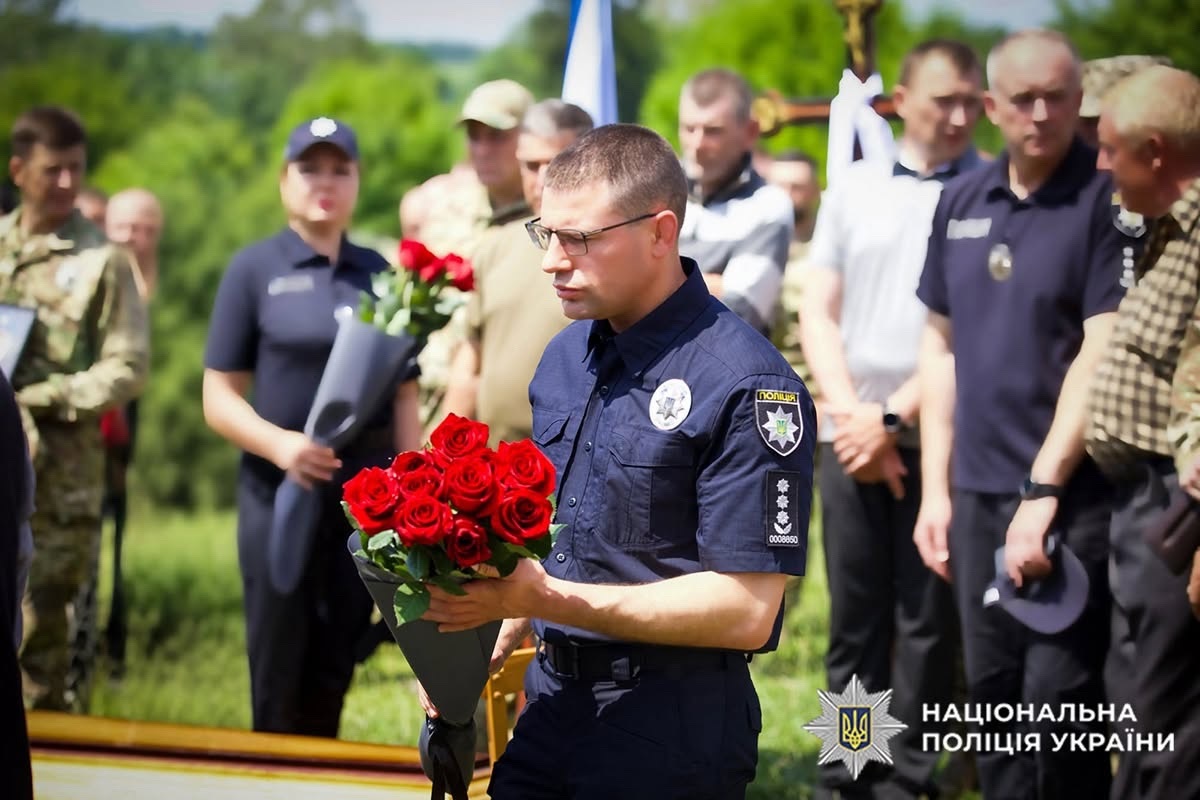 На Чемеровеччині попрощалися з поліцейським Ігорем Мельником, який працював у Городку