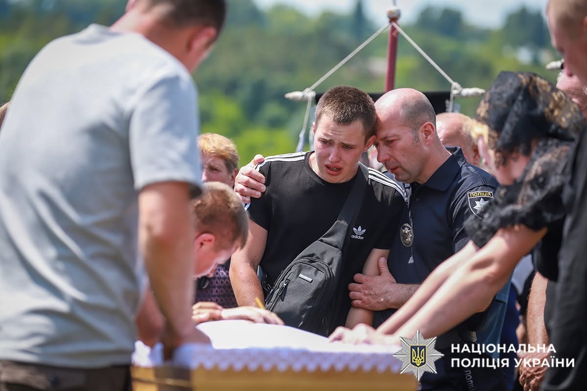 На Чемеровеччині попрощалися з поліцейським Ігорем Мельником, який працював у Городку
