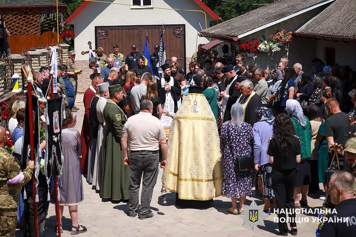На Чемеровеччині попрощалися з поліцейським Ігорем Мельником, який працював у Городку