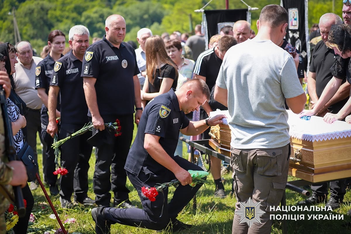 На Чемеровеччині попрощалися з поліцейським Ігорем Мельником, який працював у Городку