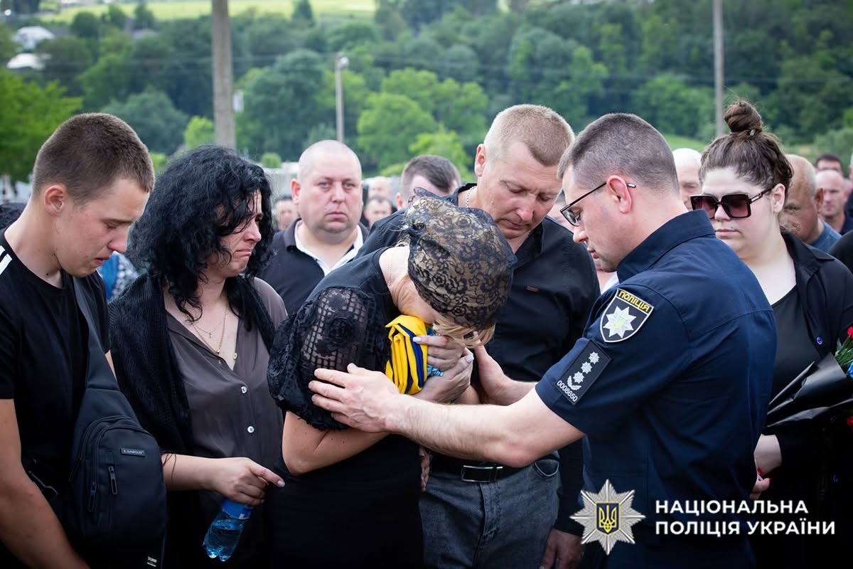 На Чемеровеччині попрощалися з поліцейським Ігорем Мельником, який працював у Городку