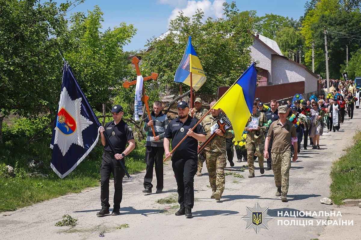 На Чемеровеччині попрощалися з поліцейським Ігорем Мельником, який працював у Городку