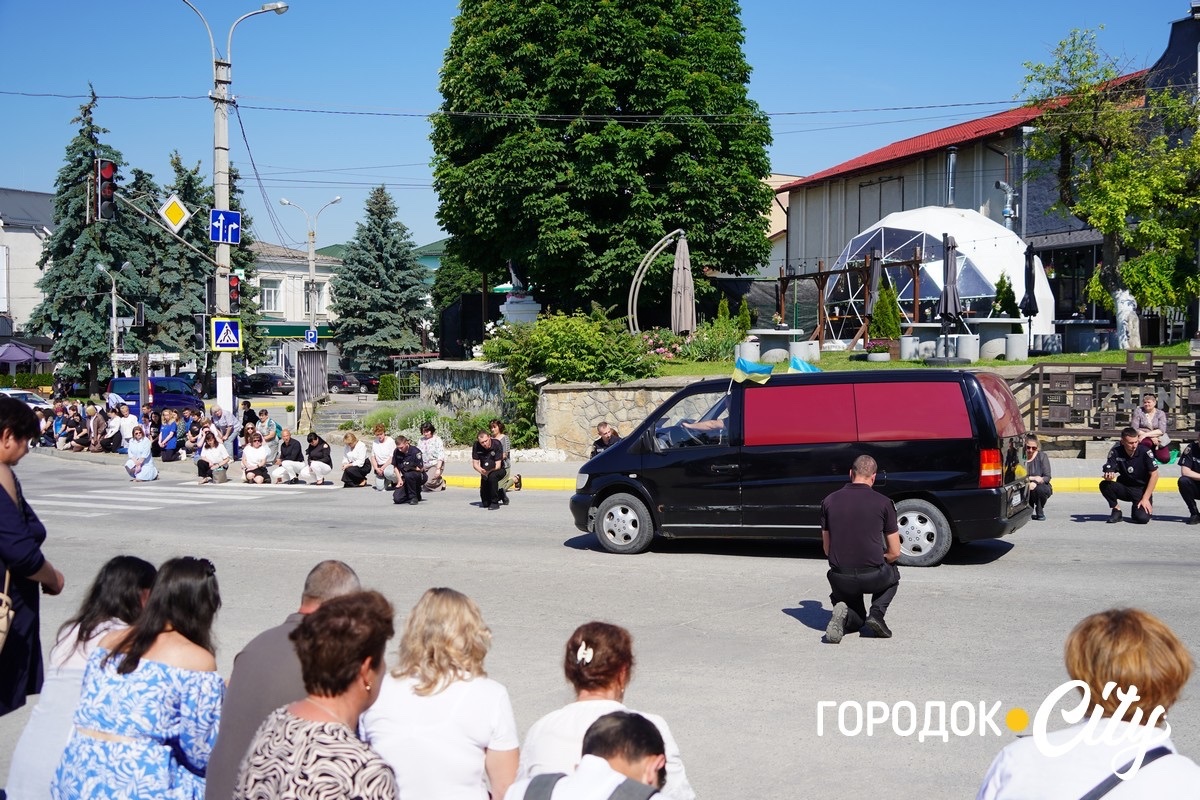На Чемеровеччині попрощалися з поліцейським Ігорем Мельником, який працював у Городку