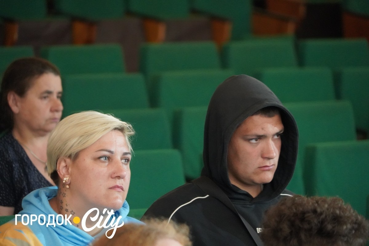 Тепло для тих, хто живе в очікуванні: у Городку підтримали родини військових