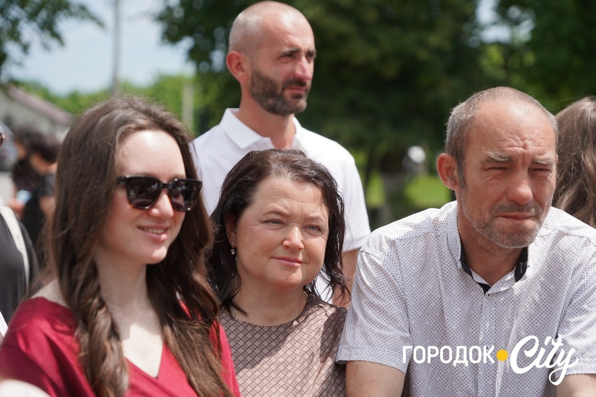 У ліцеї №4 попрощалися зі школою 65 випускників