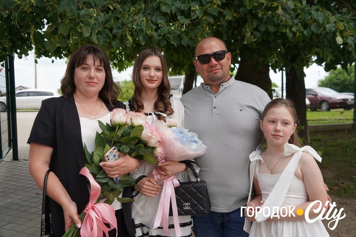 У ліцеї №4 попрощалися зі школою 65 випускників
